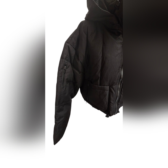 *NWT* VHNY cropped black puffer - Picture 3 of 5